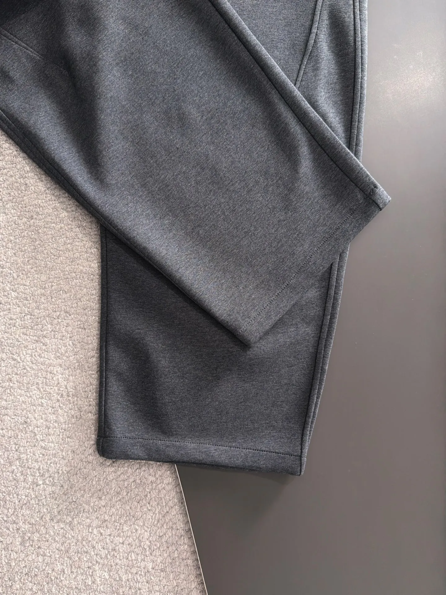 Next day shipment LP high quality Loro Piana 26ss autumn and winter new high-quality trousers Compare real-life details at will A perfect choice for autumn and winter. A must-have item. Sizes: M to 3XL (please state your height and weight when placing an order)
